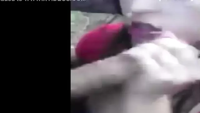 دختر آذربایجانی بیرون از خونه کیر پارتنرش رو می مکه.