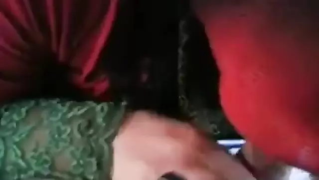 آزرکا شوهرش رو تو منطقه گابال می مکه.